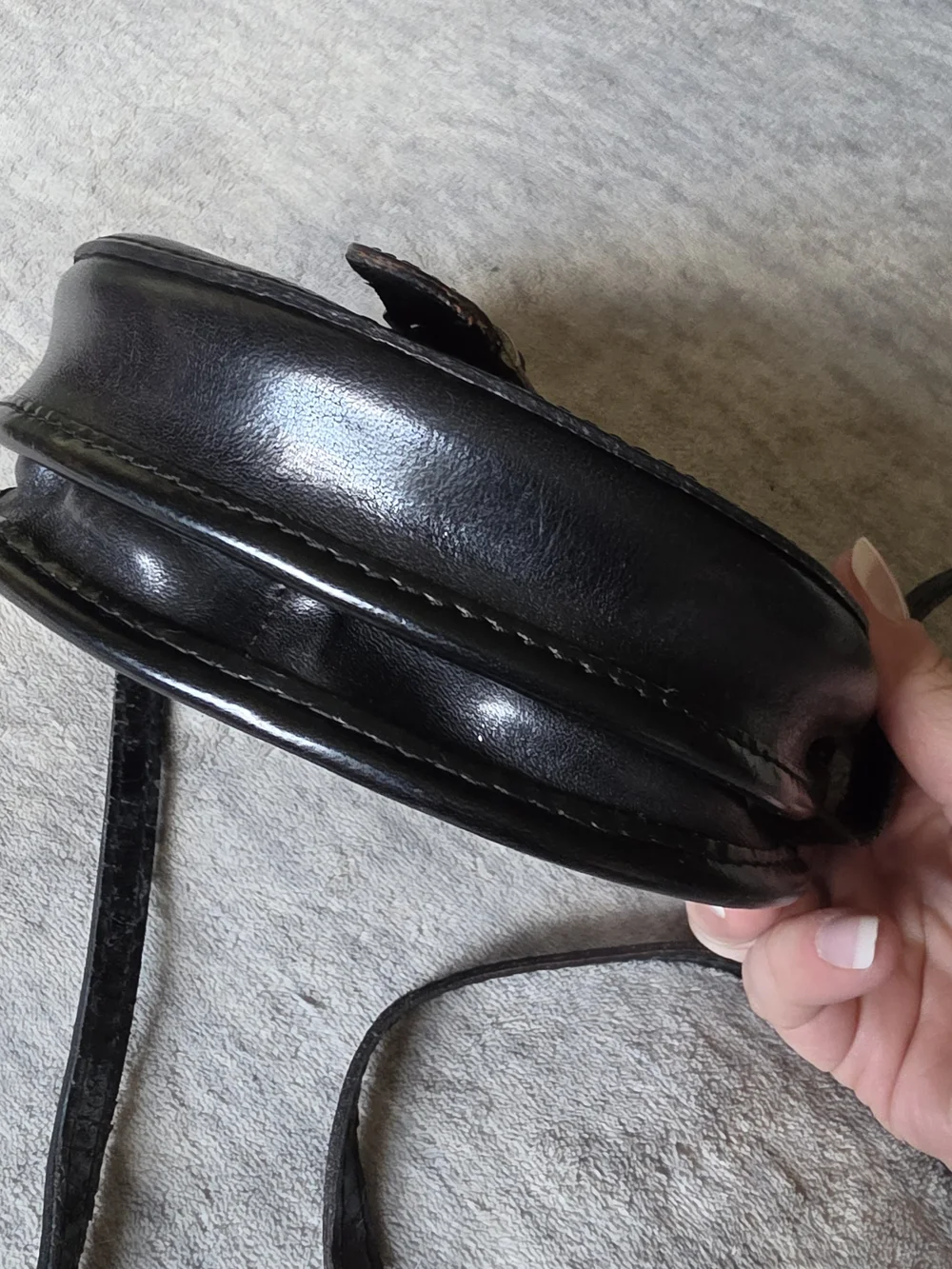Vera Pelle Italian leather handbag a classic black finish with buckle